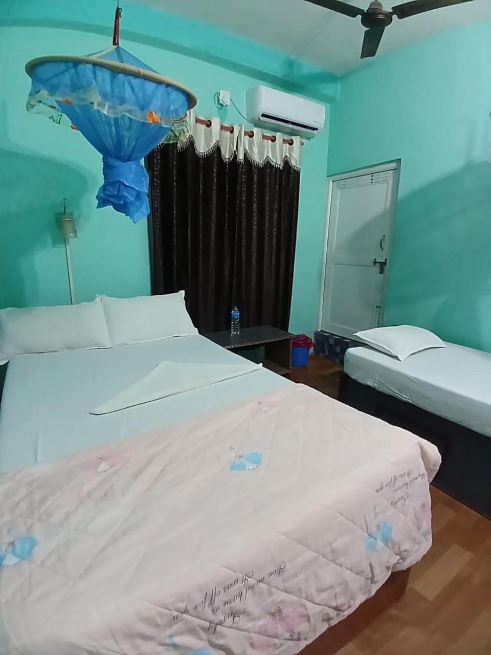 Tiger Corner Inn Homestay Sauraha Exterior foto